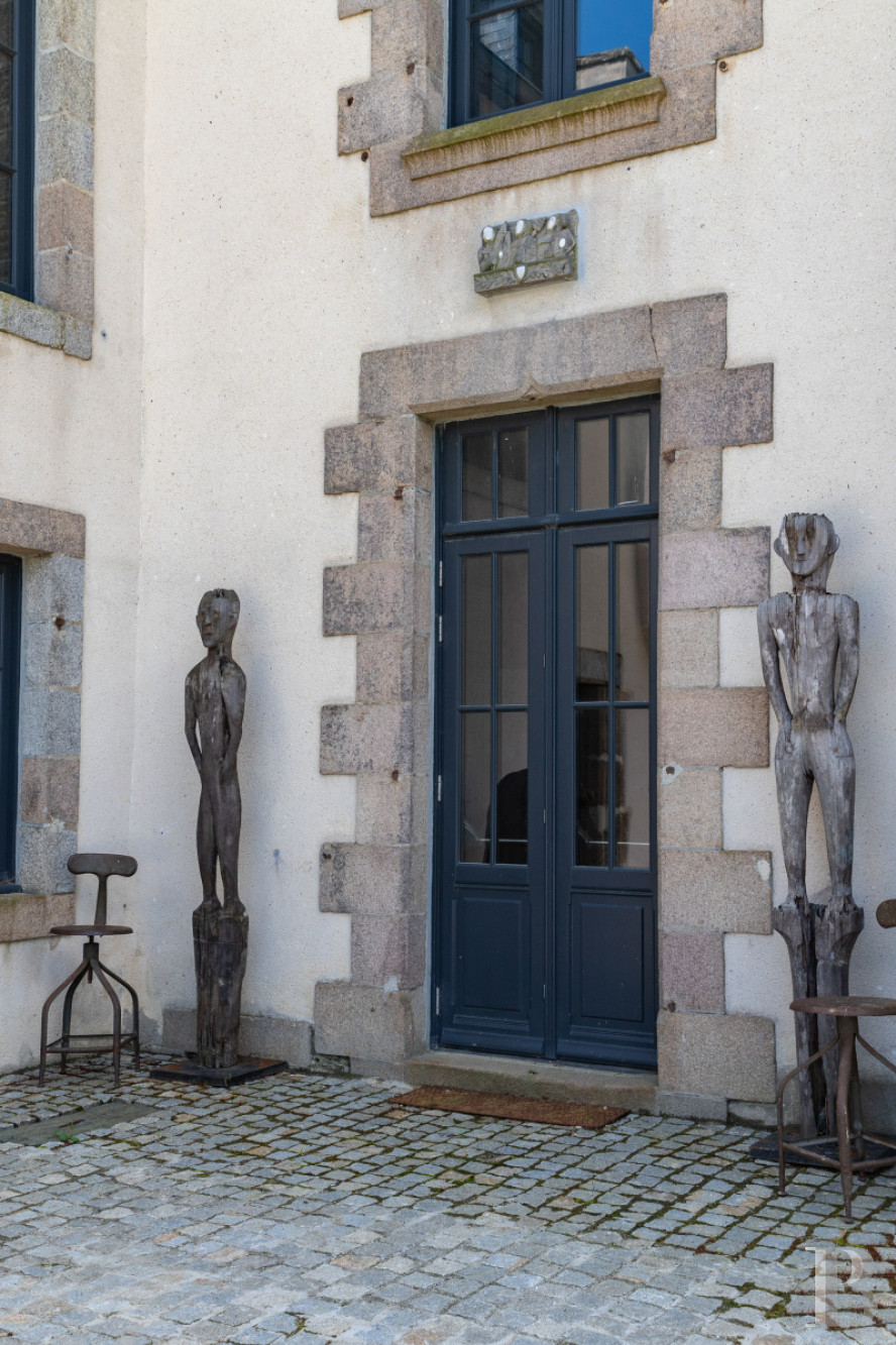 A set of two manor houses overlooks the Bay of Morlaix in Carantec on the north coast of Finistère - photo  n°9
